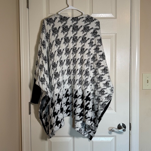 White House Black Market Monochrome Patterned Cardigan - Picture 6 of 9